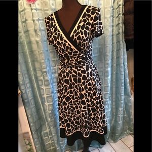 Sandra Darren v neck giraffe print dress